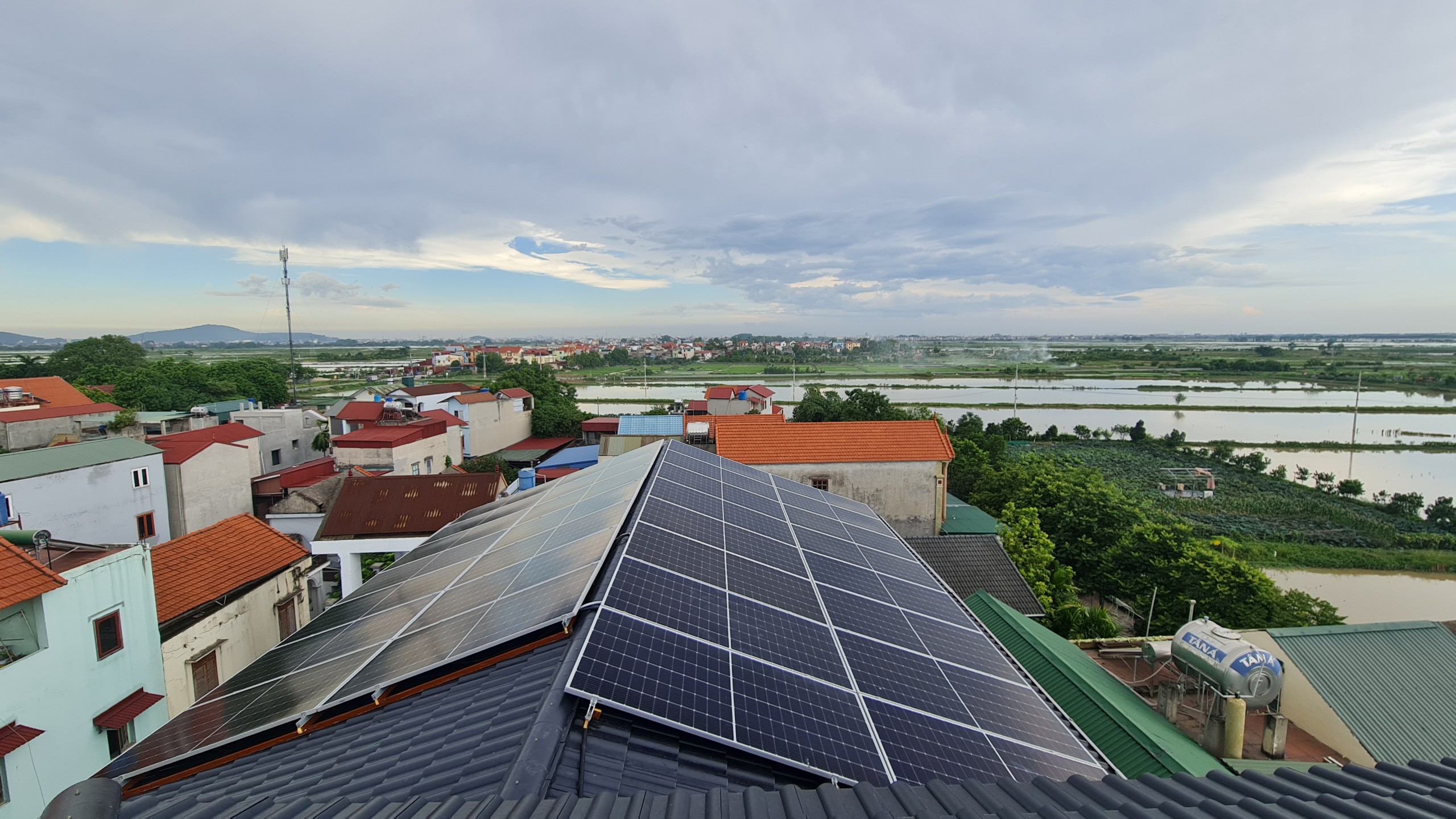 Hệ thống điện mặt trời hòa lưới có dự trữ (Hybrid)